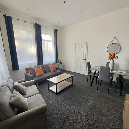 Large Ground Floor Apartment - South Shields - 3 Minutes From South Tyneside Hospital, 8 Minutes From Beach Extérieur photo