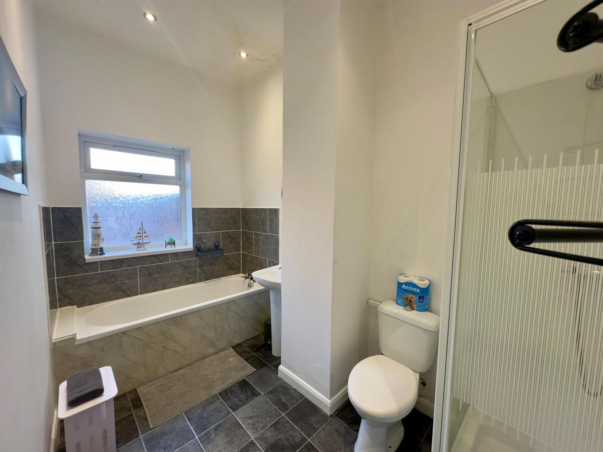 Large Ground Floor Apartment - South Shields - 3 Minutes From South Tyneside Hospital, 8 Minutes From Beach Extérieur photo